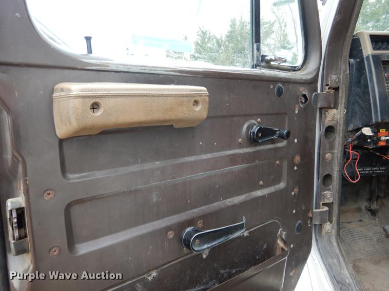 image for item FA9279 1991 International 4700 crane truck