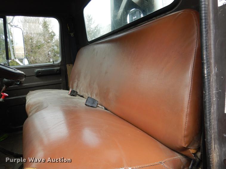 image for item FA9279 1991 International 4700 crane truck