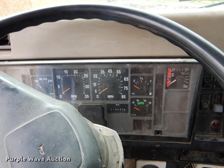 image for item FA9279 1991 International 4700 crane truck