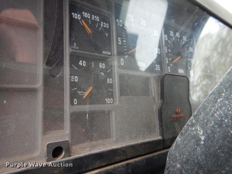 image for item FA9279 1991 International 4700 crane truck