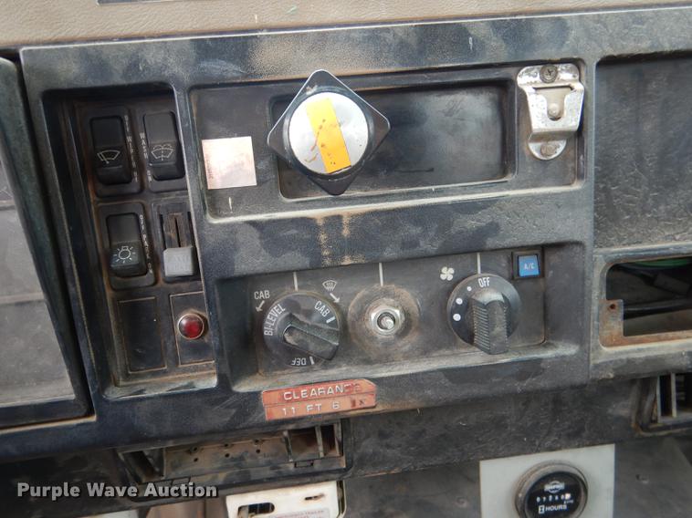 image for item FA9279 1991 International 4700 crane truck