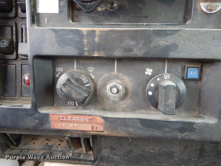 image for item FA9279 1991 International 4700 crane truck