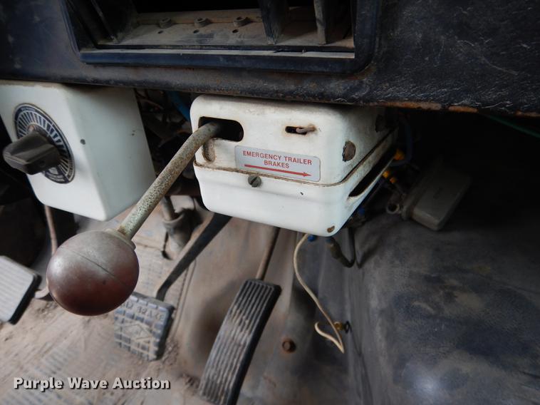 image for item FA9279 1991 International 4700 crane truck