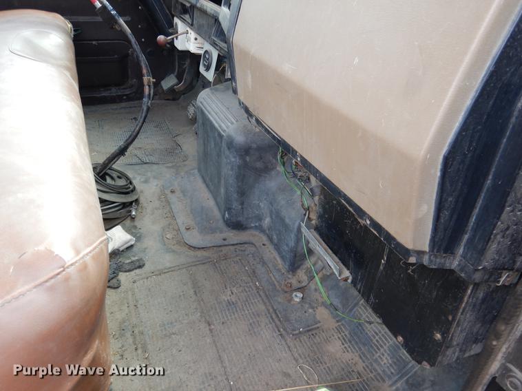 image for item FA9279 1991 International 4700 crane truck