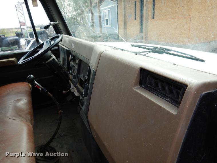 image for item FA9279 1991 International 4700 crane truck