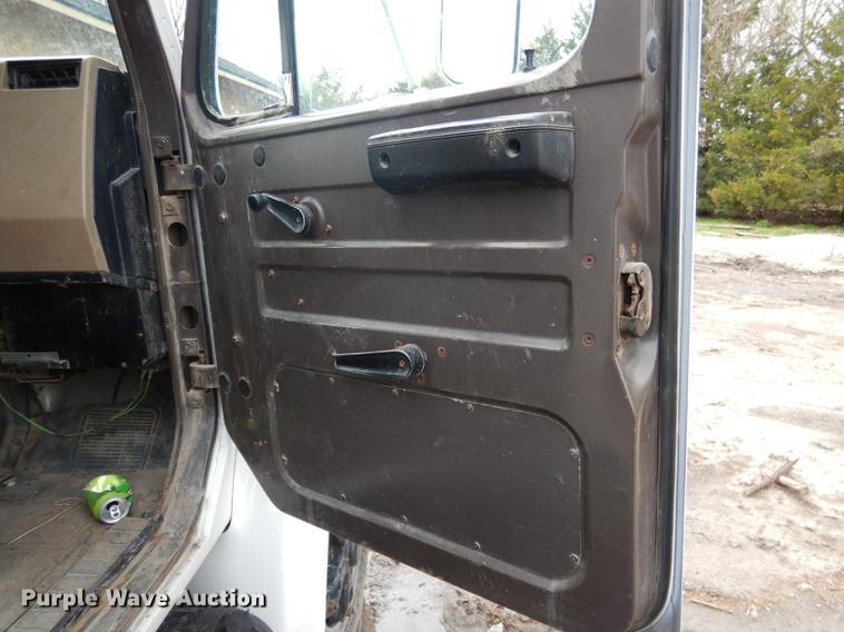 image for item FA9279 1991 International 4700 crane truck