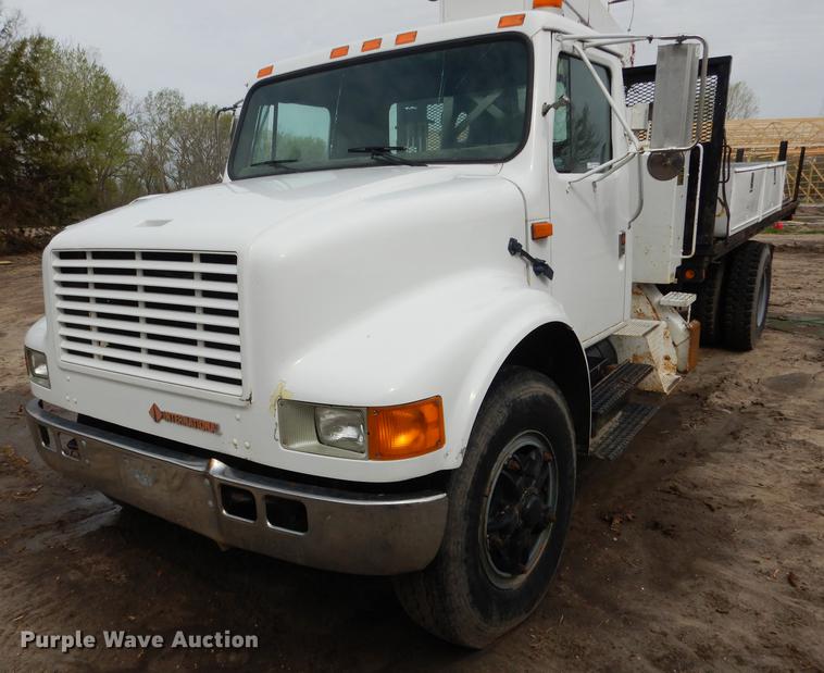 image for item FA9279 1991 International 4700 crane truck