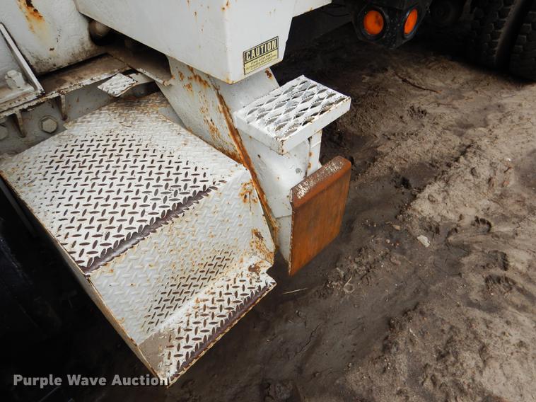 image for item FA9279 1991 International 4700 crane truck