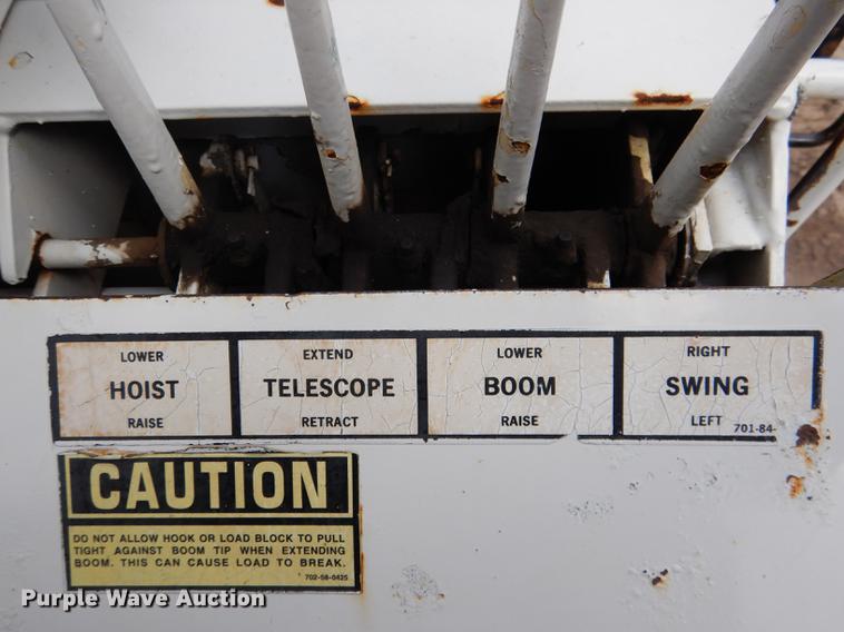 image for item FA9279 1991 International 4700 crane truck