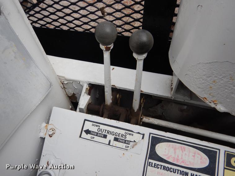 image for item FA9279 1991 International 4700 crane truck