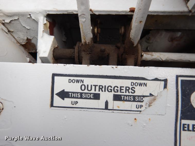 image for item FA9279 1991 International 4700 crane truck