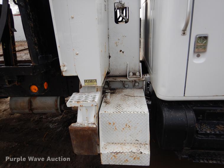 image for item FA9279 1991 International 4700 crane truck