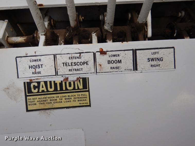 image for item FA9279 1991 International 4700 crane truck