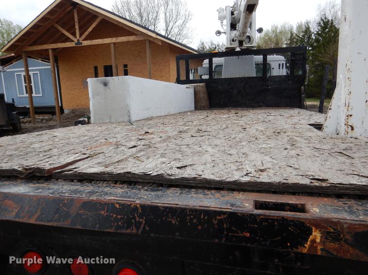 image for item FA9279 1991 International 4700 crane truck