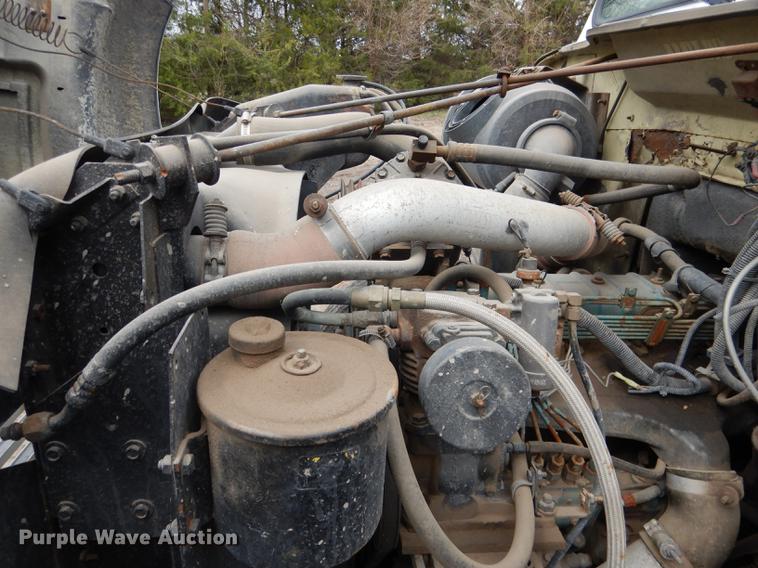 image for item FA9279 1991 International 4700 crane truck