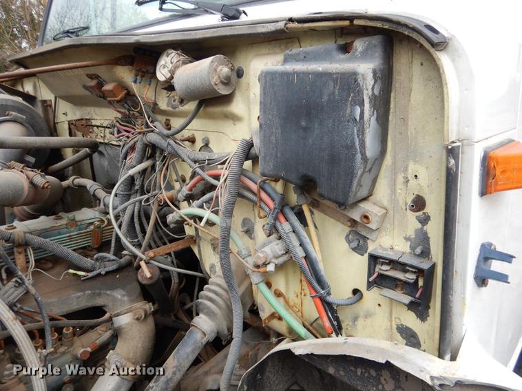 image for item FA9279 1991 International 4700 crane truck