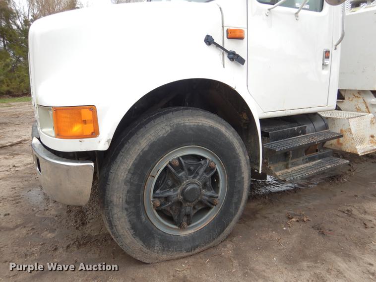 image for item FA9279 1991 International 4700 crane truck