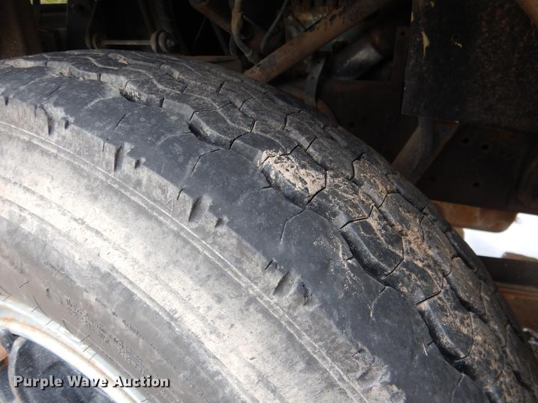 image for item FA9279 1991 International 4700 crane truck