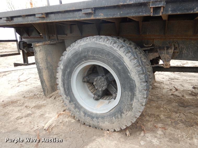 image for item FA9279 1991 International 4700 crane truck