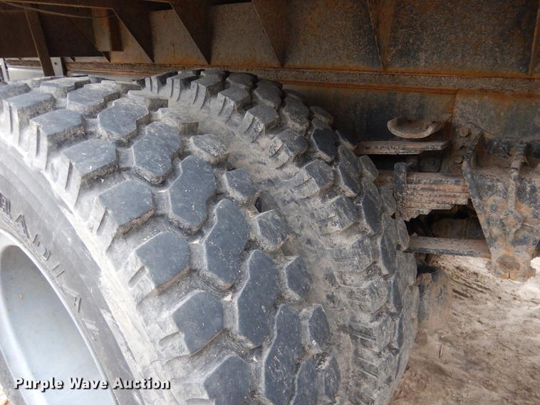 image for item FA9279 1991 International 4700 crane truck