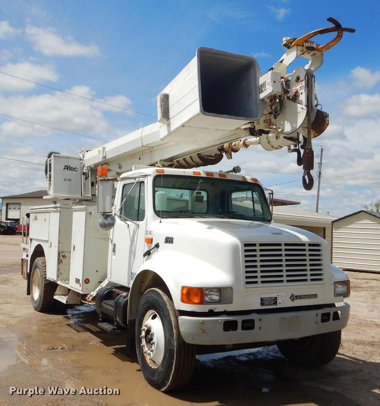 image for item FH9433 2001 International 4700 digger derrick truck