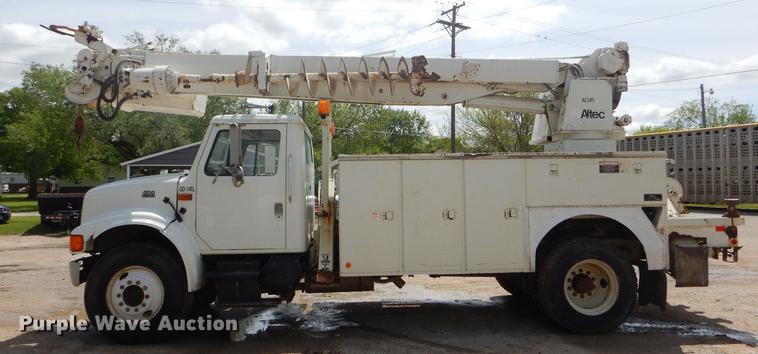 image for item FH9433 2001 International 4700 digger derrick truck
