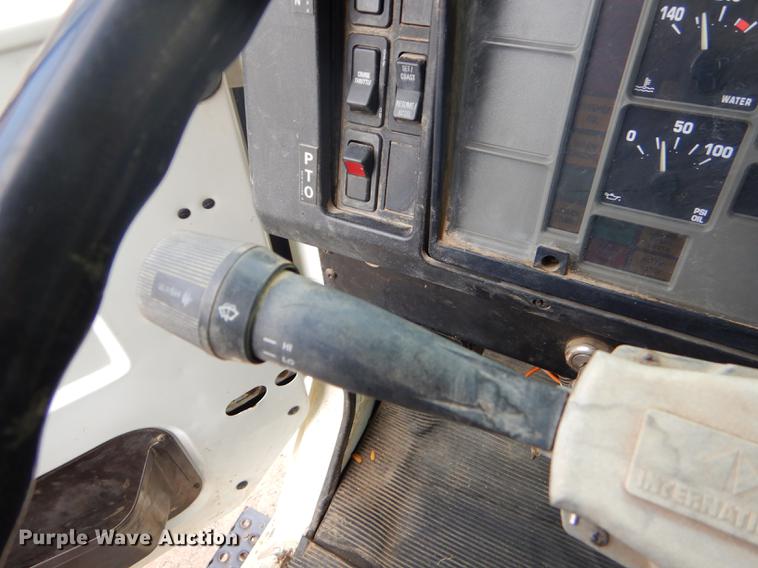 image for item FH9433 2001 International 4700 digger derrick truck