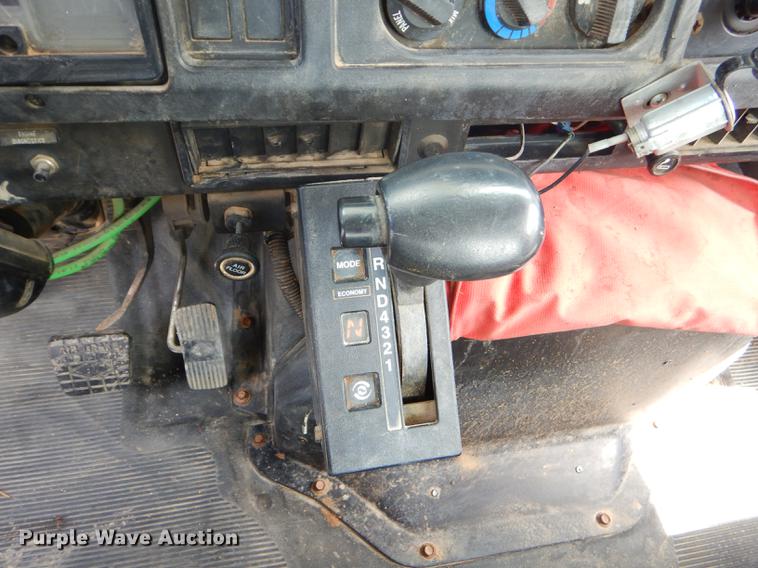 image for item FH9433 2001 International 4700 digger derrick truck