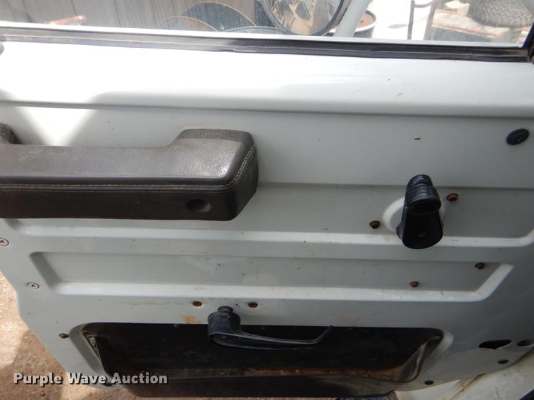 image for item FH9433 2001 International 4700 digger derrick truck