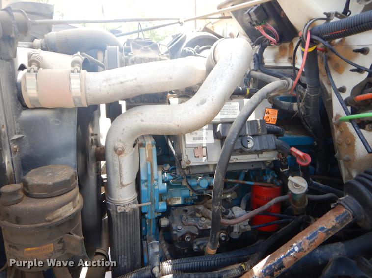 image for item FH9433 2001 International 4700 digger derrick truck