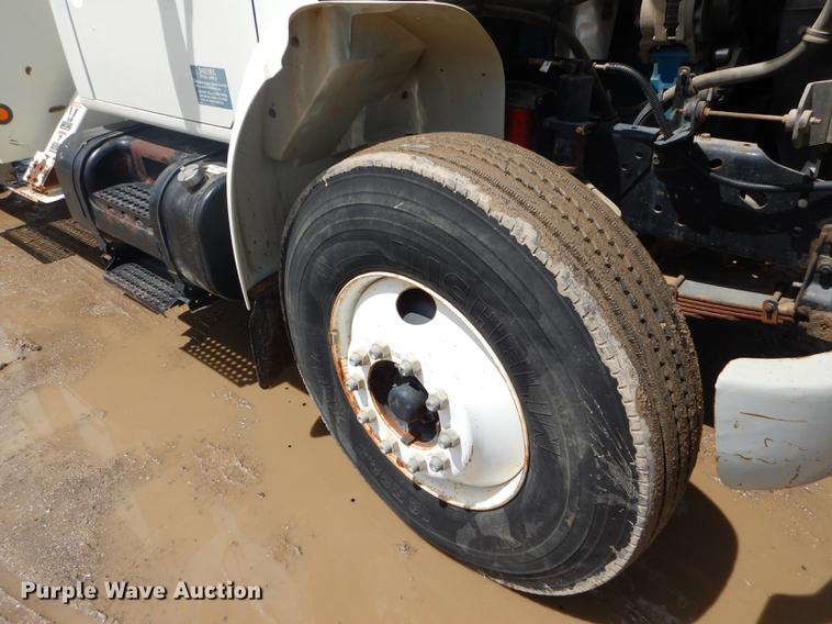 image for item FH9433 2001 International 4700 digger derrick truck