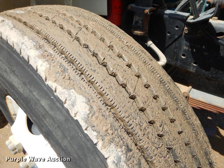 image for item FH9433 2001 International 4700 digger derrick truck