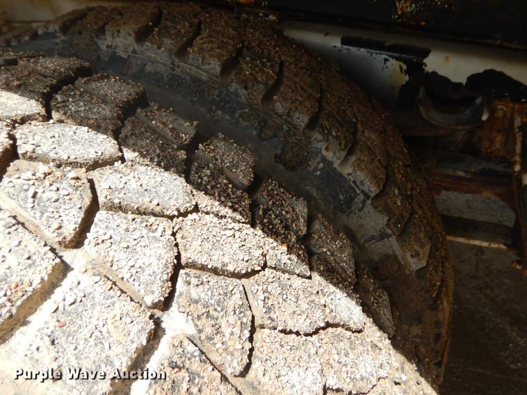 image for item FH9433 2001 International 4700 digger derrick truck