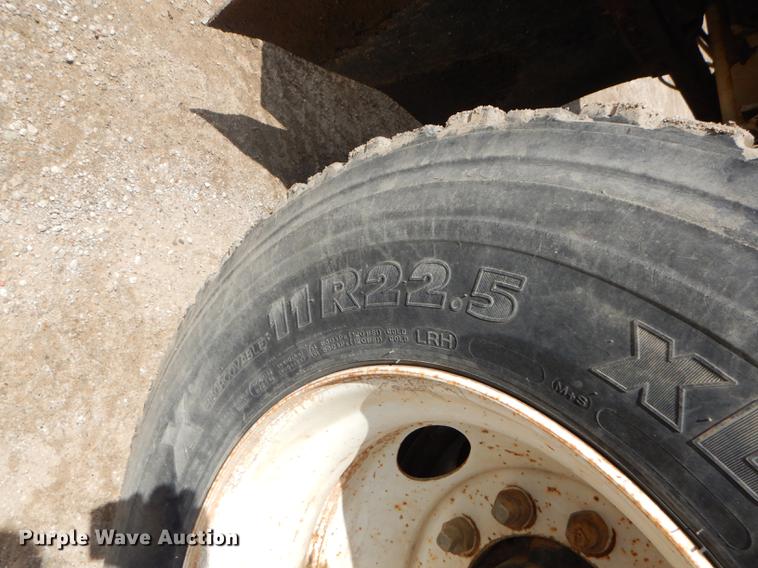 image for item FH9433 2001 International 4700 digger derrick truck