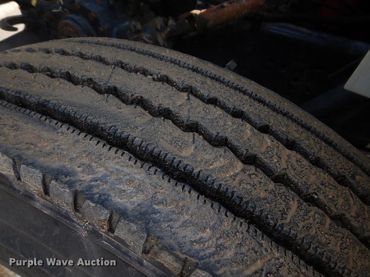 image for item FH9433 2001 International 4700 digger derrick truck