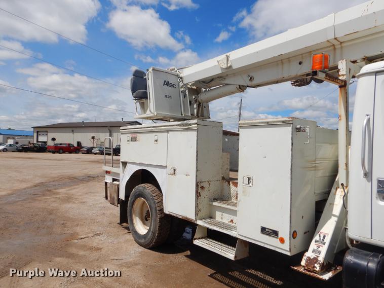 image for item FH9433 2001 International 4700 digger derrick truck