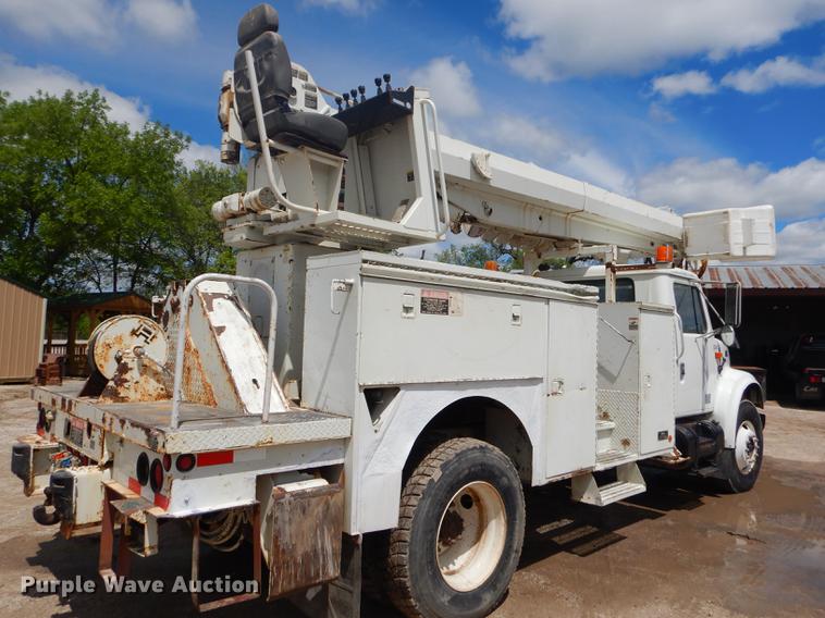 image for item FH9433 2001 International 4700 digger derrick truck