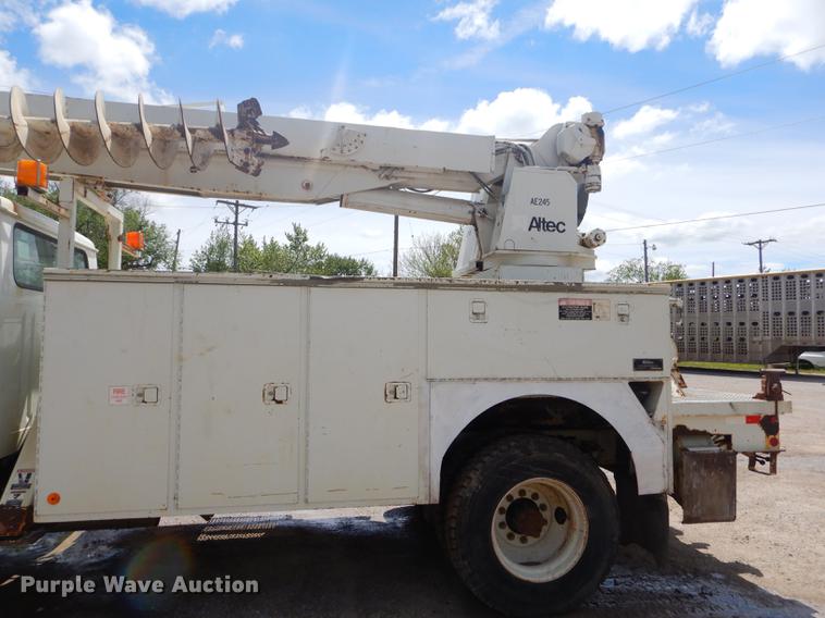 image for item FH9433 2001 International 4700 digger derrick truck