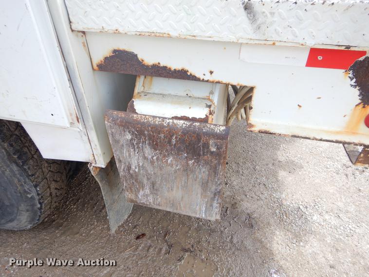 image for item FH9433 2001 International 4700 digger derrick truck