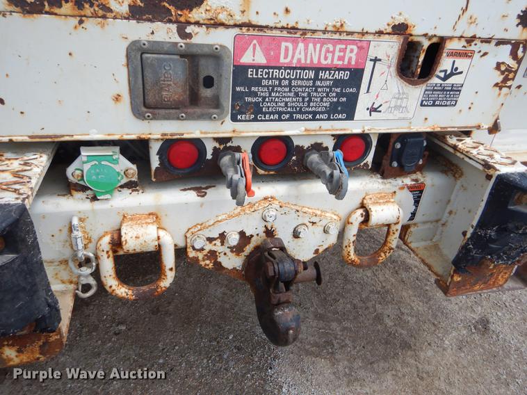 image for item FH9433 2001 International 4700 digger derrick truck