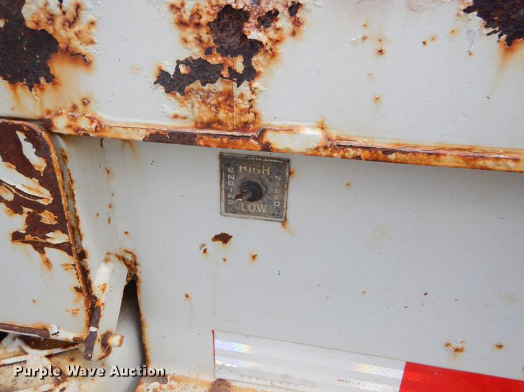 image for item FH9433 2001 International 4700 digger derrick truck