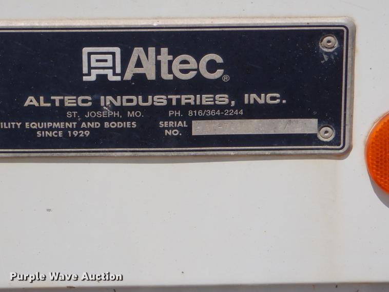 image for item FH9433 2001 International 4700 digger derrick truck