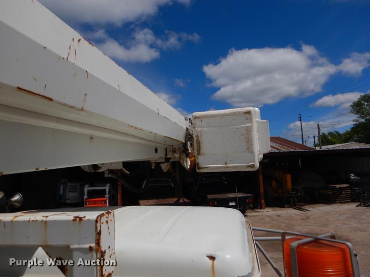 image for item FH9433 2001 International 4700 digger derrick truck