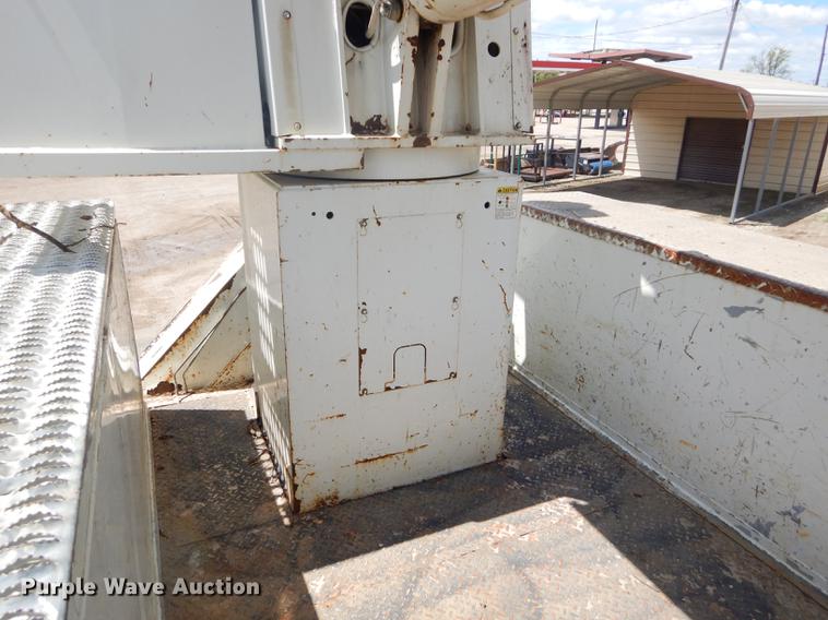 image for item FH9433 2001 International 4700 digger derrick truck