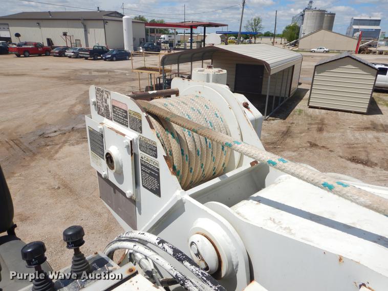 image for item FH9433 2001 International 4700 digger derrick truck