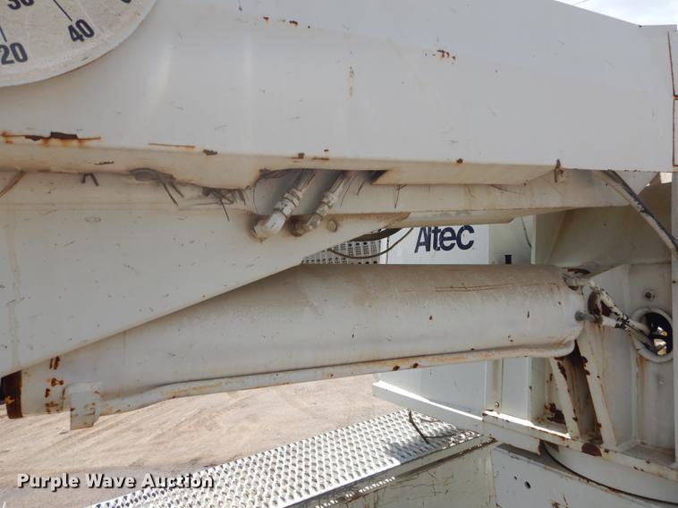 image for item FH9433 2001 International 4700 digger derrick truck