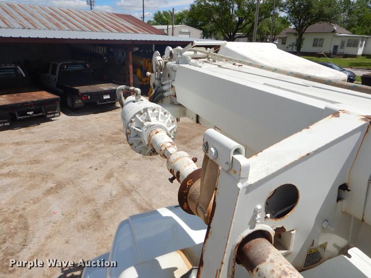 image for item FH9433 2001 International 4700 digger derrick truck