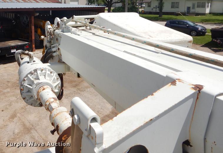 image for item FH9433 2001 International 4700 digger derrick truck