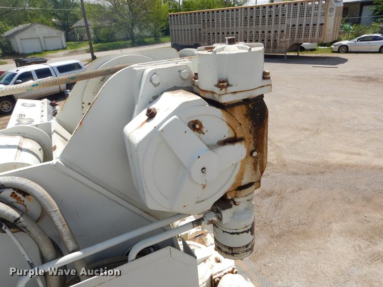 image for item FH9433 2001 International 4700 digger derrick truck