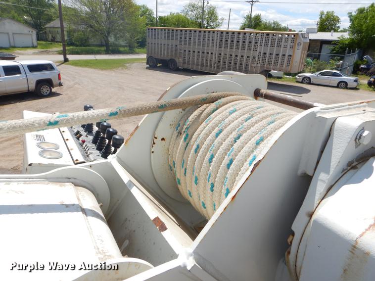 image for item FH9433 2001 International 4700 digger derrick truck